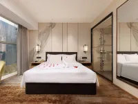 Manli Hotel Hotels near Poly Theatre