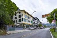 Shanya Light Luxury Intelligent Courtyard Hotel (Zhangjiajie National National Forest Park Store)