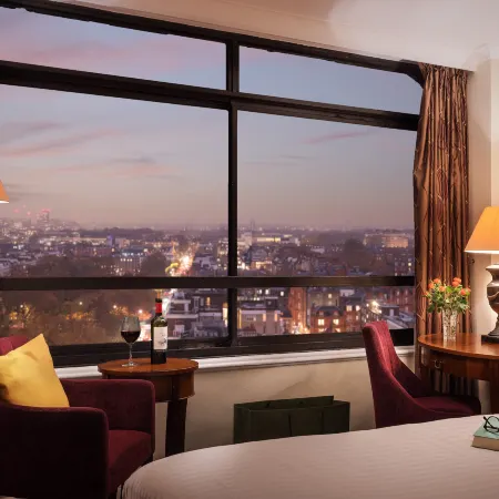 Millennium Hotel London Knightsbridge Отели рядом с достопримечательностью «Эпсли Хаус»