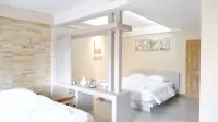 Shi-ro-i Poshtel