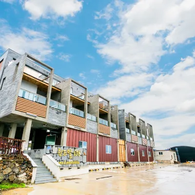 Ocean Pool Windmill Spa 108 โรงแรมใกล้หิน Jeolbuam Rock