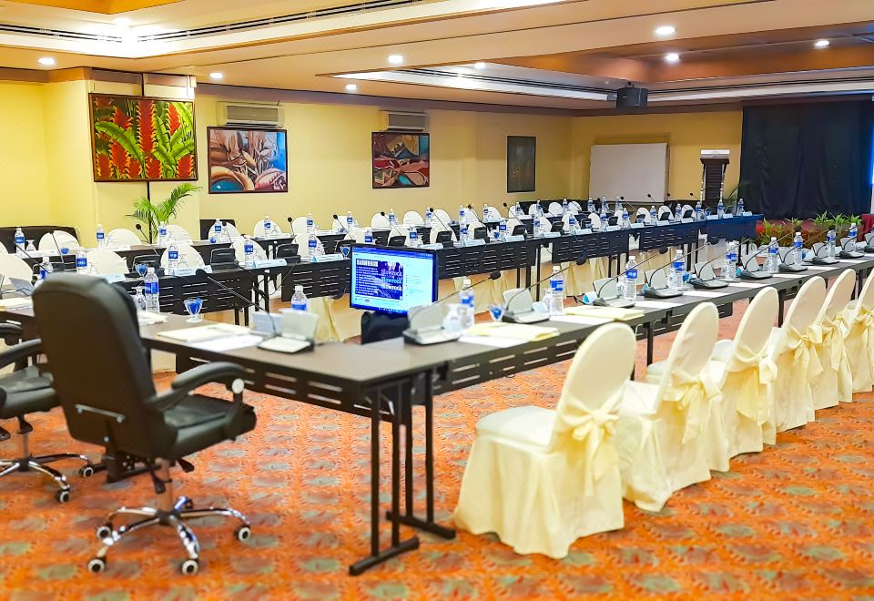 4. 홀리데이 빌라 ..