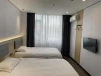 Lihua Town Business Hotel (Beijing Daxing Branch) Hotels near Daxing