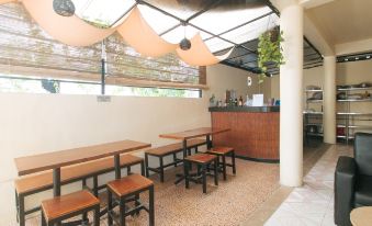 2. RedDoorz..