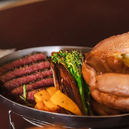 InterContinental Hotels EDINBURGH THE GEORGE by IHG Отели рядом с достопримечательностью «Ройал Майл»