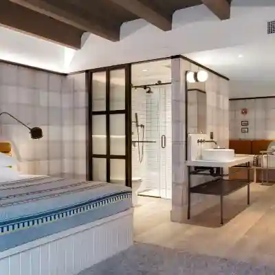 Moxy Banff Rooms