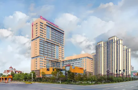 Hilton Garden Inn Отели рядом с достопримечательностью «Hunan Institute of Applied Technology (West Campus)»