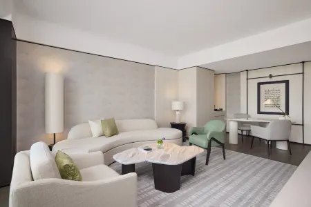 Hilton Shanghai City Center Отели рядом с достопримечательностью «Former Residence of Chen Lifu»