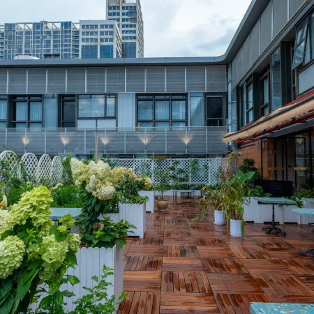 Ningbo Huayingyue Hotel (Tianyi Square City God Temple Commercial Pedestrian Street Store)