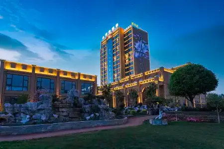 Taifeng Hotel (Qujing Wanda Bund) Отели в г. Цюйцзин