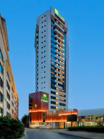 Holiday Inn Express Shanghai Jing'an Temple, an IHG hotel
