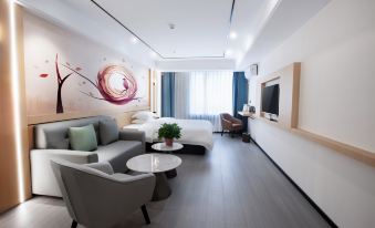 Romantic Manwu Hotel (Hengyang High-speed Railway Station Wuhu Wanda Shop)