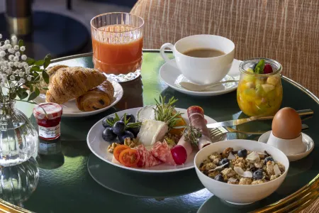 Hôtel Toujours & Spa Отели рядом с достопримечательностью «Музей контрафакта»