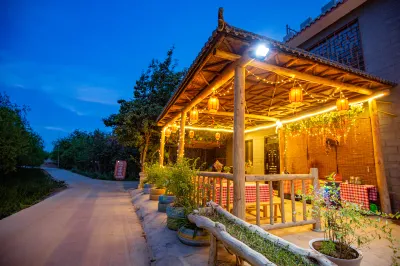 Dunhuang Li Yuan Inn Hotels near Mingsha Mountain And Crescent Spring