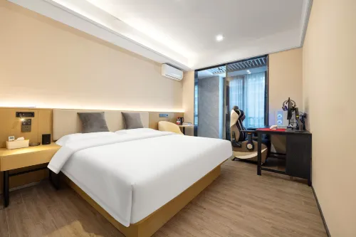 Bianyu E-Sports Hotel (Jinan Huashan Uni Mall)