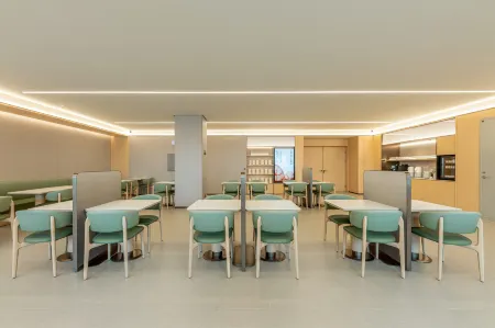 JI Hotel (Xi'an Yanliang Yingbin North Road) Отели рядом с достопримечательностью «Xi'an Aeronautical Polytechnic Institute»