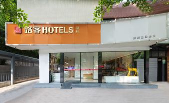 2. 路客Hotels..