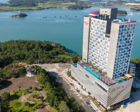 รามาดา พลาซา โดย วินดัม ดอลซัน เยโซ โรงแรมในยอซู