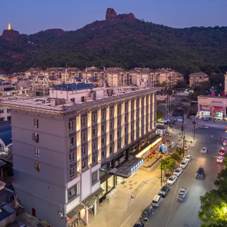 Starry Cloud Hotel (Jiangshan Hushan Park Branch)