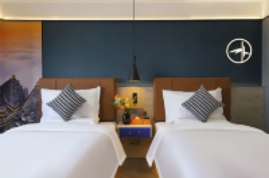 Ease Hotel · Zhi (Xiping, Zhumadian)