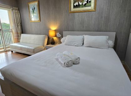 Lake View 3BRs @Lippo Cikarang (Min Stay 3 Nights)