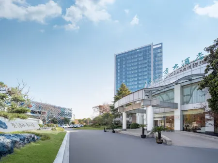 Lakeside Hotel Suzhou Отели рядом с достопримечательностью «Soochow University(Yangchenghu Campus)»