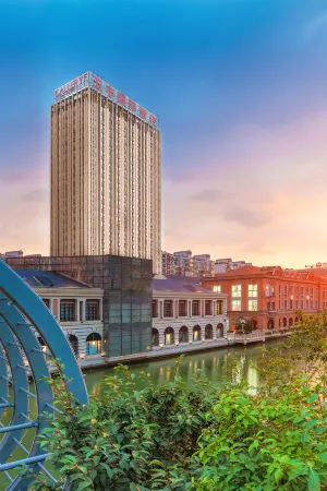 Gallery. F Hotel Отели рядом с достопримечательностью «Yangsigang Yangtze River Bridge»