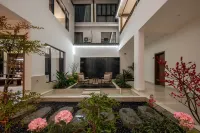 玖臨Luxury·270°日照金山丨伴山野奢靜居（麗江古城大水車店） 萬古樓附近的飯店