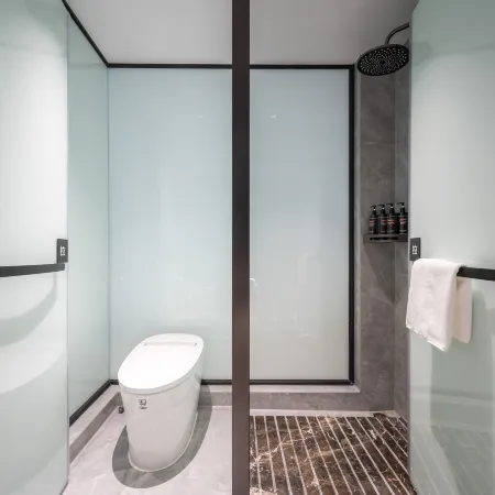 REZEN LONGUU Hotel (Foshan Sanshan Newcity North Subway Station Store)