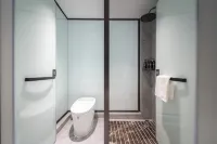 REZEN LONGUU Hotel (Foshan Sanshan Newcity North Subway Station Store)