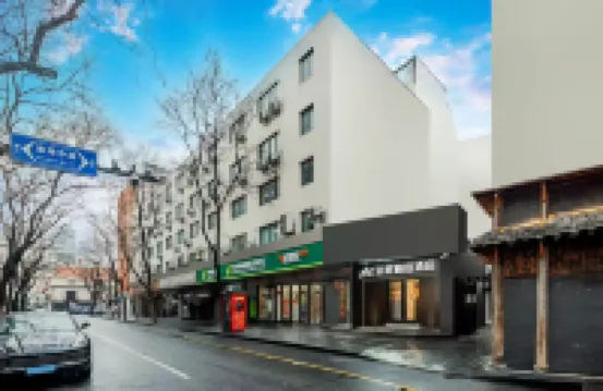 Homeinn Plus Hotel (Shanghai Sinan Road Huaihai Middle Road Subway Station) Hotel berhampiran Taman Fuxing