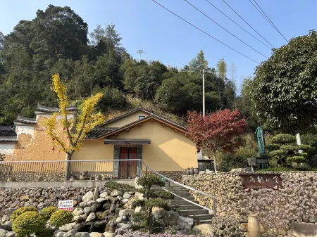 Mountain & Rain Homestay Отели рядом с достопримечательностью «Ruoliao Yuanshilin»