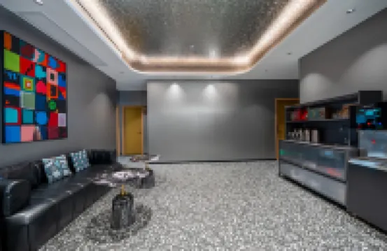 八號季酒店公寓（深圳世界之窗華僑城地鐵站店） 鄰近華美術館的酒店