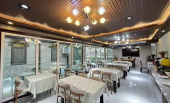 Elong Anyun Hotel (Yantai Penglai Oulebao Menghuan World)