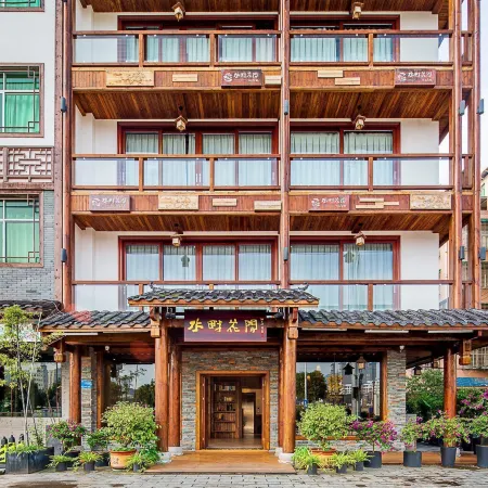 Zhangjiajie Waterfront Huajian Inn