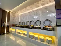 Sijihuakai Hotel (People's Square Peacock River)