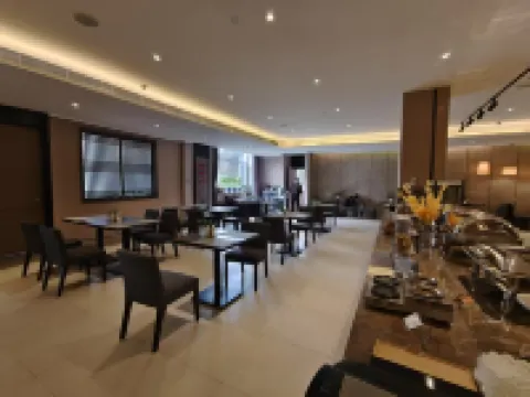 Homeinn Plus Hotel (Dunhua Municipal Government Railway Station)