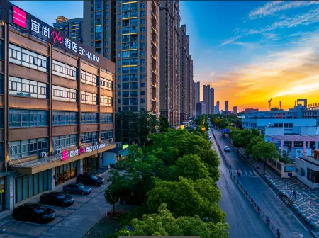 Echarm Plus Hotel (Wuhan Donghu College Dahualing Subway Station) Отели рядом с достопримечательностью «Wuhan University of Science and Technology Department of Physical Education (Maojiawan)»