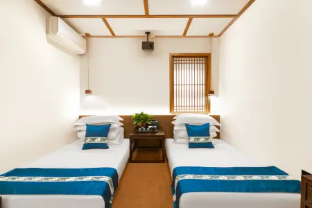 Home stay in Mount Wutai Отели рядом с достопримечательностью «Dabai Tower»