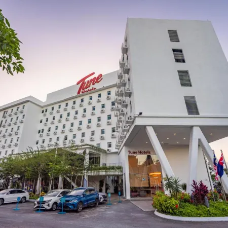 Tune Hotel - Danga Bay Johor Отели рядом с достопримечательностью «Торговый центр Перлинг»
