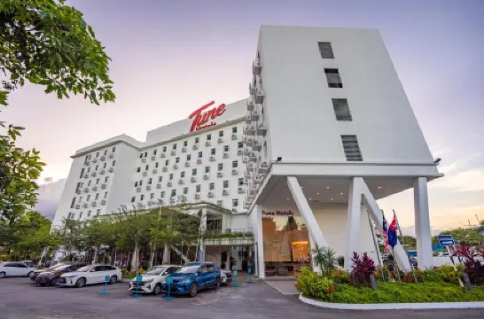 Tune Hotel - Danga Bay Johor Отели рядом с достопримечательностью «Заповедник Пальмира»