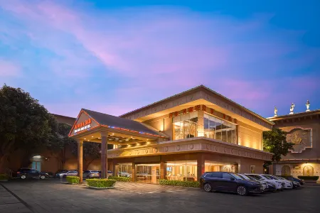 New Haojing Hotel (Guangzhou Xintang Metro Station) Отели рядом с достопримечательностью «Siwanggang Park»