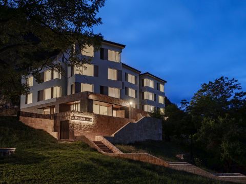 Linden Centre ·Benzilan