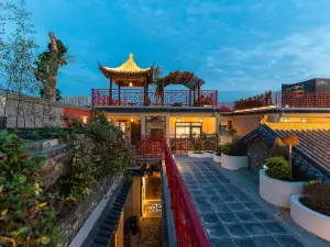 The Serene Inn of Discovery