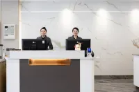 Elong R.YUN Hotel (Ulanqab Qahar Right Rear Banner)