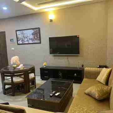 Luxury Apartment Near Giga Mall Rooms