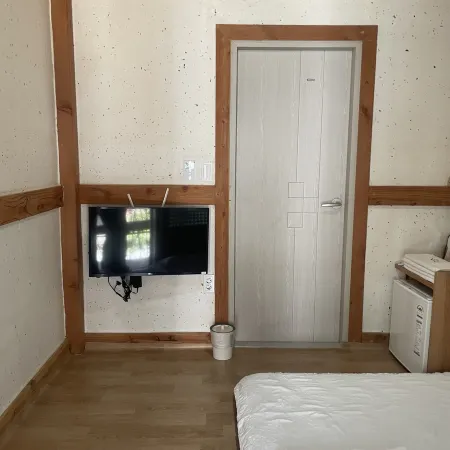 Adam Guesthouse Отели рядом с достопримечательностью «Храм Сундокджон»