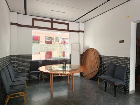 Pujiang Riverside Homestay