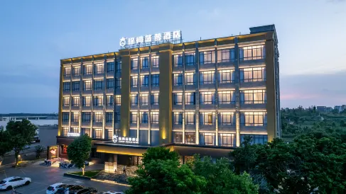 Xuwen Pineapple Hotel