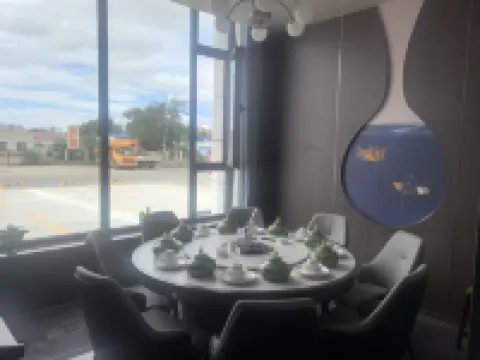 Sonid Right Banner Binyu Business Hotel